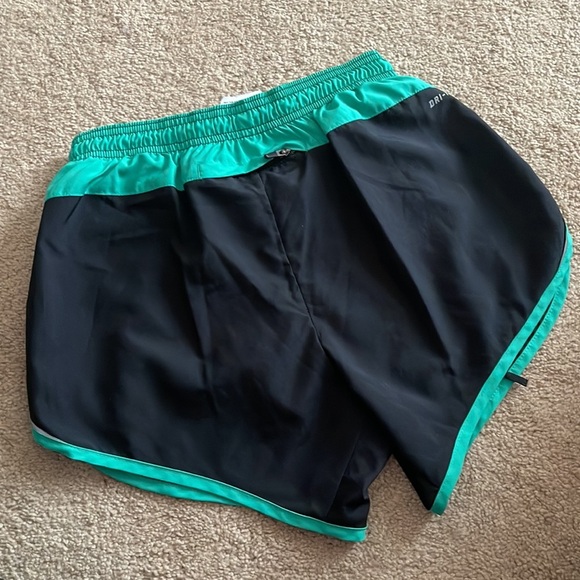 Nike Dri-Fit women’s shorts XS - Picture 2 of 5